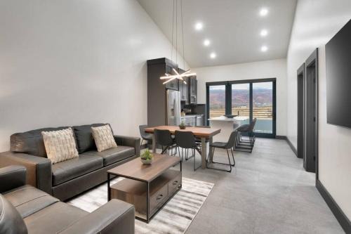 Moab South Valley Wohnung | Vizcaya #4 - Moab's Newest Luxury Rental (Hot Tub)