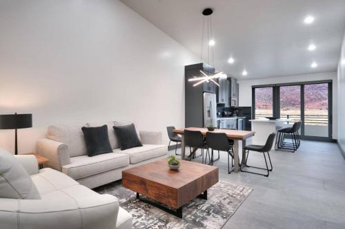Moab South Valley Wohnung | Vizcaya #5 - Moab's Newest Luxury Rental with Private Hot Tub