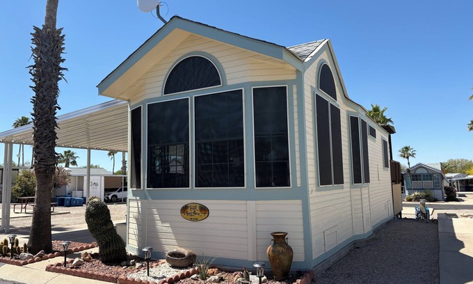 Tucson Haus | VOYAGER GUEST HOUSE in an Adult Community