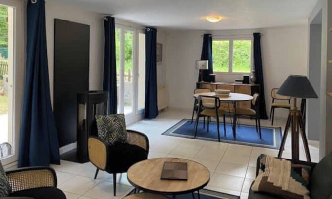 Le Coudray-Montceaux Haus | Vrbo Property