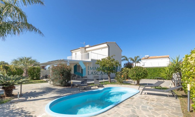 Lascari Villa | Villa