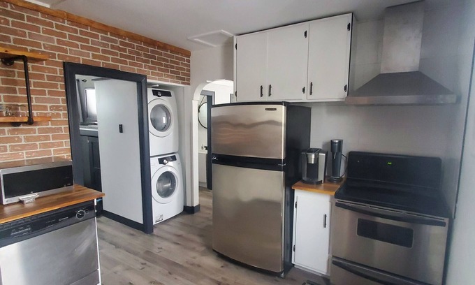 Vulcan Haus | Vulcan's First VRBO- Comfy 1952 Bungalow
