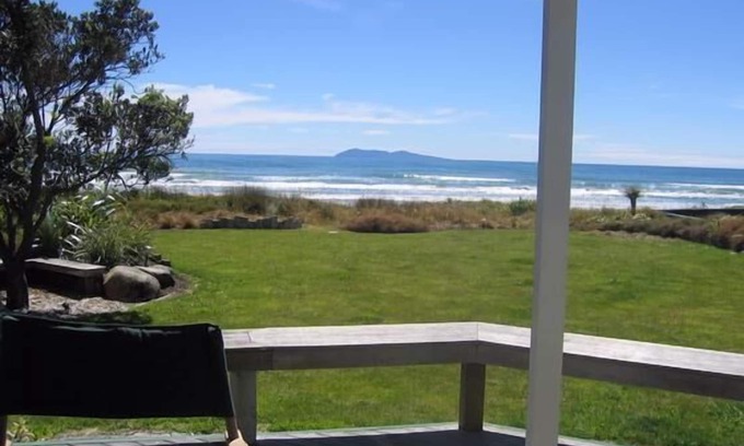 Waihi Beach Haus | Waihi Beach - Beach Front Bach
