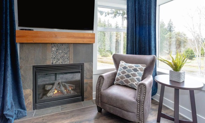 Regional District of Nanaimo Wohnung | Wake Up to the Ocean View Suite A