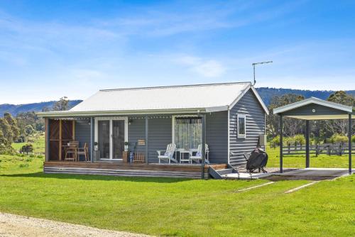 Mole Creek Haus | Wakefields - an enchanting mountain view cottage