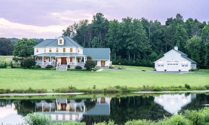 Reva Haus | Walden Hall - Live In Luxury