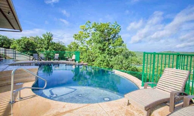 Indian Point Eigentumswohnung | Walk in condo at The Cliffs Resort! Near SDC!