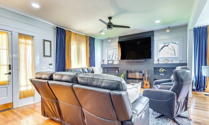 Norwood Haus | Walk to Amphitheater: Birmingham Retreat w/ Games