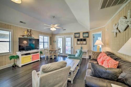 Myrtle Beach Haus | Walk to Apache Pier Coastal Condo with Pool Access