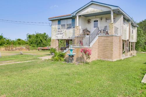 Delacroix Wohnung | Walk to Bayou Home with Patio in Delacroix!