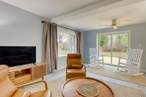 Manistee Haus | Walk to Beach and Lake Michigan Manistee Bliss!