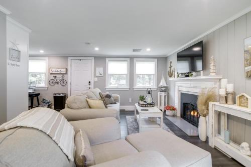 South Dennis Haus | Walk to Beach Dennis Cottage with Deck!