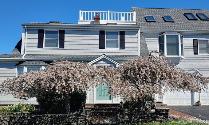 Newport East Haus | 6BD / 3BA mit 2 separaten Wohnräumen. Gehen Sie zum Strand, tolle Dachterrasse, in der Nähe von Twn