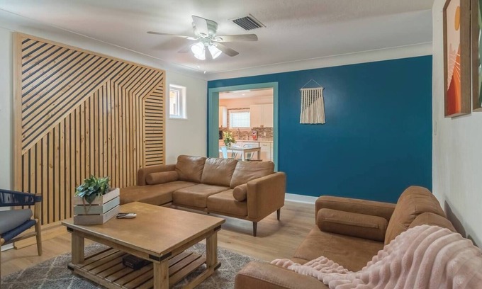 Daytona Beach Haus | Walk to Beach & Ocean Center / Garage / 60' Driveway. PETS OK!