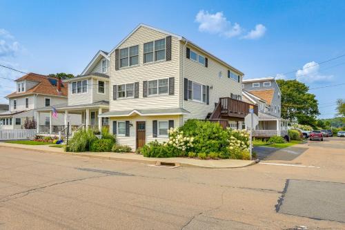 Momauguin Haus | Walk to Beaches Sunny East Haven Home with Grill