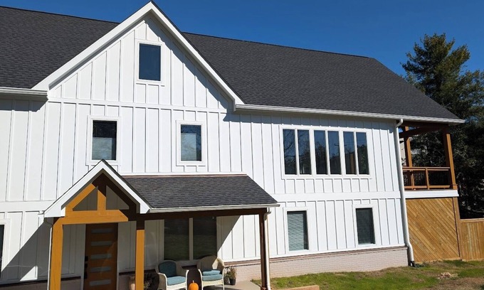 North Downtown Wohnung | Walk to breweries, live music, restaurants, parking, fenced yard.