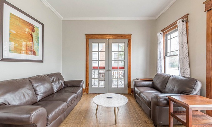 West End Wohnung | Walk to Breweries | Park Offstreet