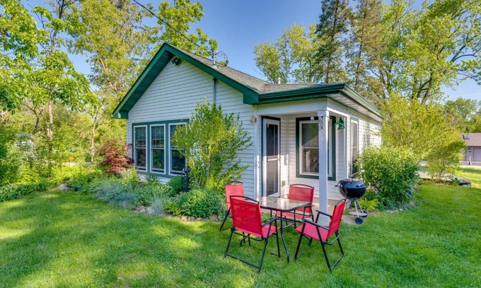 Delavan Lake Haus | Walk to Delavan Lake Extended Stay Home with Yard