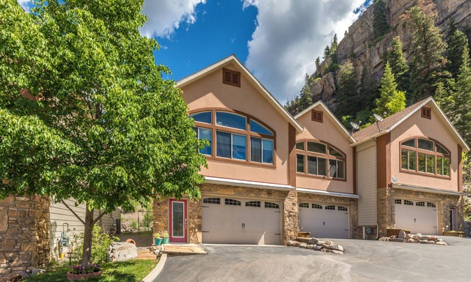 Ouray Haus | Walk to Downtown - Across from Ouray Hot Springs - Townhome with Balcony