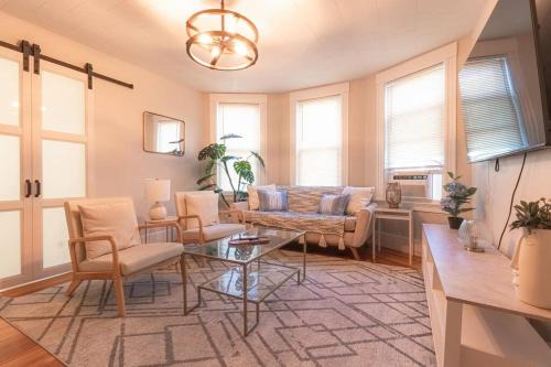 Salem Wohnung | Walk to Downtown Salem with Arcade- Free Parking!