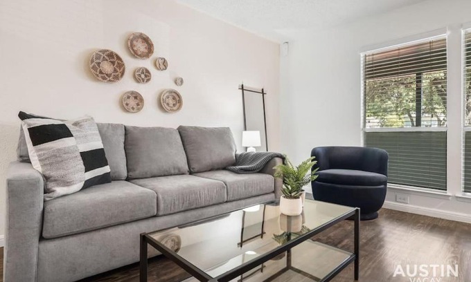 Hyde Park Wohnung | Walk to Everything - Fun Hyde Park Space King Bed