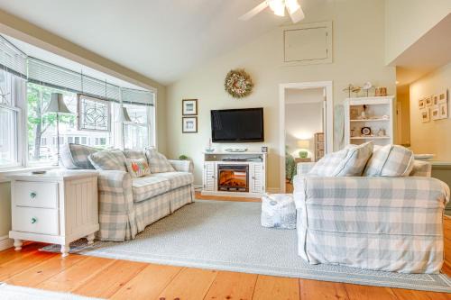 Kennebunkport Haus | Walk to Goose Rocks Beach Quiet Townhome with Patio