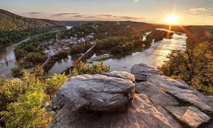 Bolivar Haus | Walk to Harpers Ferry! Dog-friendly. Beautiful Views.