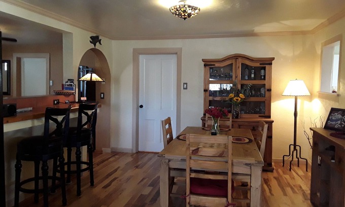 Tyrone Haus | Gehen Sie in die historische Innenstadt von Silver City 1021 N. Bennett St,