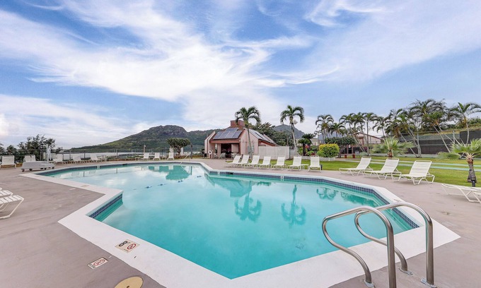 Nawiliwili Eigentumswohnung | Walk to Kalapaki Beach: Condo w/ Ocean & Mtn View!
