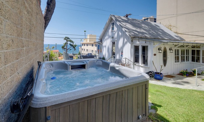 Village of La Jolla Hütte | Walk to La Jolla Cove: Dtwn Cottage w/ Ocean View!