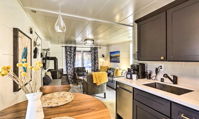 Lincoln Park Haus | Walk to Lake Tahoe Cozy Zephyr Cove Cabin!