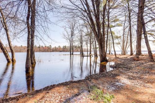 Mayfield Haus | Walk to Private Beach and Boat Launch Mayfield Home