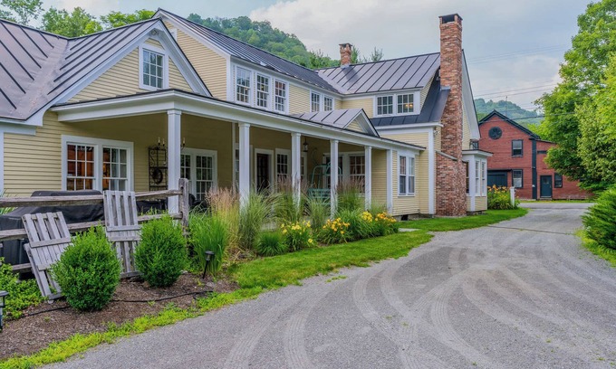 South Pomfret Haus | Walk to S6! Pool Table/Fireplace | Saskadena Lodge