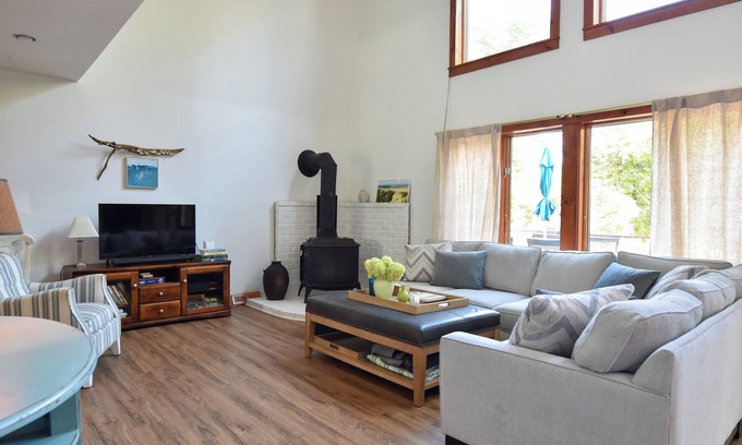 Cape May Point Haus | Walk to the beach from this cozy birder cottage! 3beds, 2ba