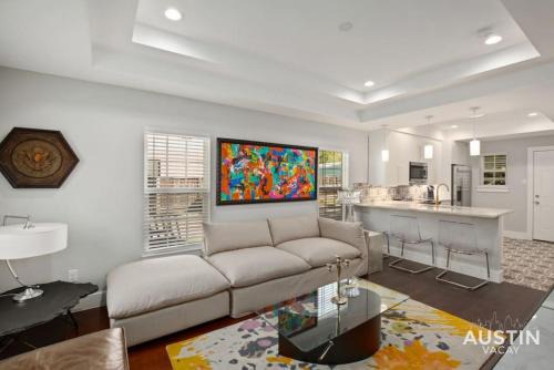 Swede Hill Haus | Walk to UT and E 6th in ATX House and Free Swim Club by Austin Vacay