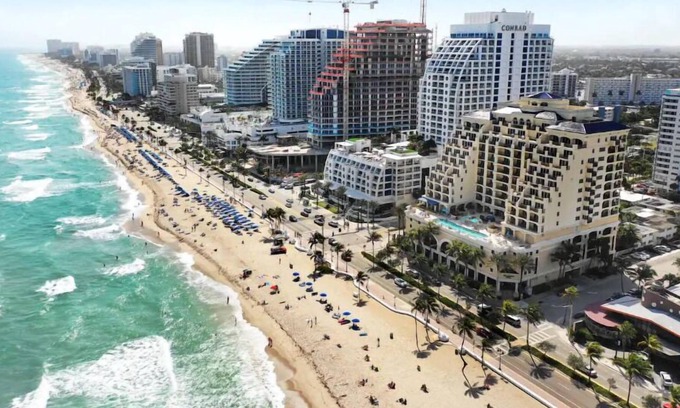 Middle River Terrace Haus | Walk to Wilton Drive! King Bed, Parking, Ac, Bikes