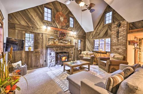 Mount Hood Village Haus | Walk to Zigzag River The Sundance Cottage