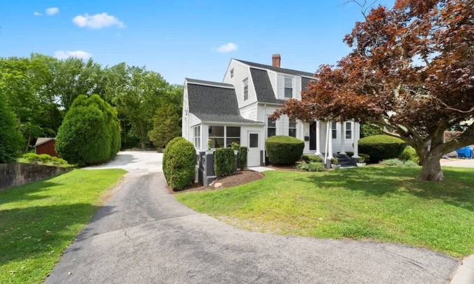 Barrington Haus | Walkable 4BR in Barrington – Near Beach & Bike Path