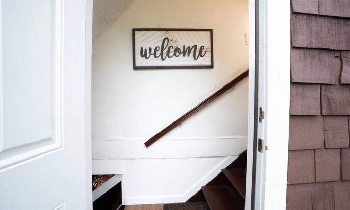 Seaford Haus | Walkable to all in Downtown Seaford! Clean 1 bed basement unit