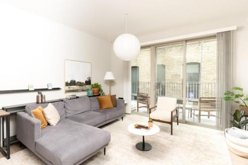 Fifth Ward Wohnung | Walker's Point Apt with Gym and Balcony