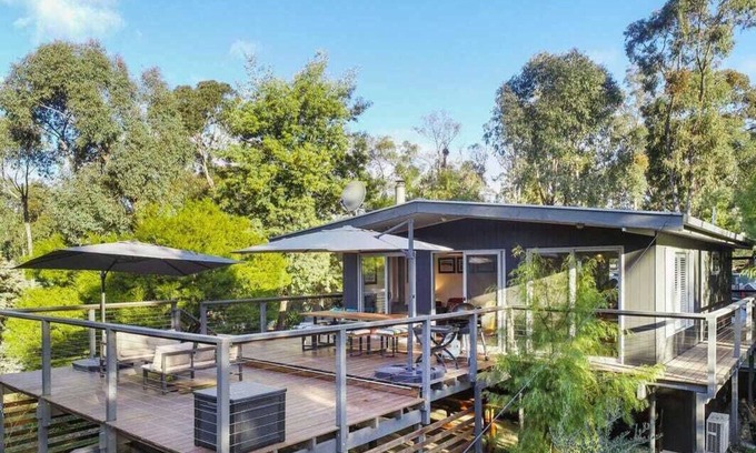 Jamieson Haus | Wanyiora - Lake Views and family friendly