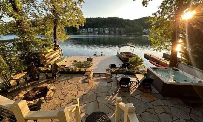 Waleska Haus | Warluskee Luxury Lakefront Cottage w/ Hot Tub