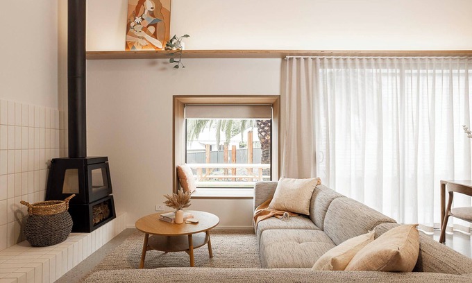 Beechworth Haus | Warm and welcome three bedroom home with full kitchen, walking distance to town.