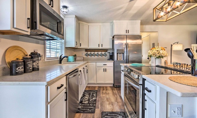 Millersport Haus | Warm + Cozy Buckeye Lake Home: Yard + Patios!