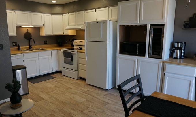 Gillette Haus | Warm & Welcoming Townhome in Gillette