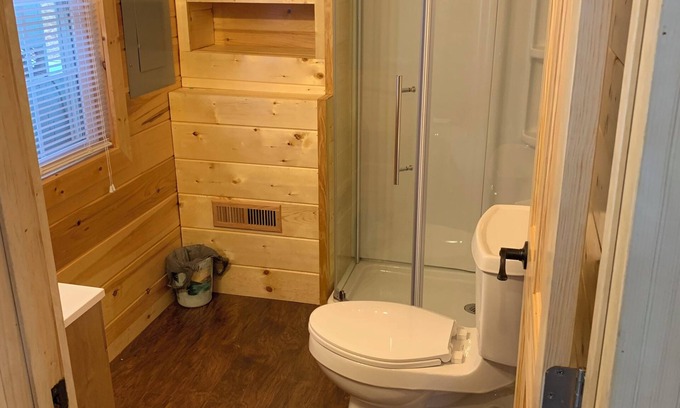 Draper Wohnung | Water front Cozy studio with WiFi and AC in charming Draper