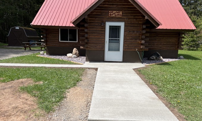 Munising Kabine | Waterfall Cabin - Pictured Rocks Lodging