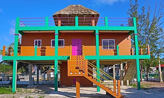 Caye Caulker Haus | Waterfront 2 BR/ 2 bath POOL home w/ Stunning Ocean Views!! No Cleaning Fees!