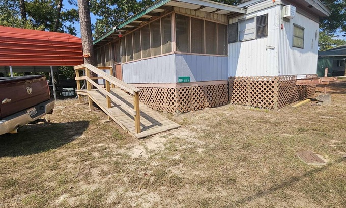 Negreet Kabine | Waterfront Cabin on Toledo Bend Lake - minutes from the water.