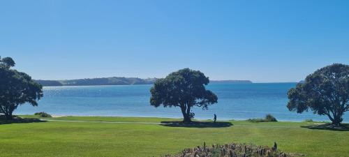 Snells Beach Haus | Waterfront Charm - Snells Beach Holiday Home